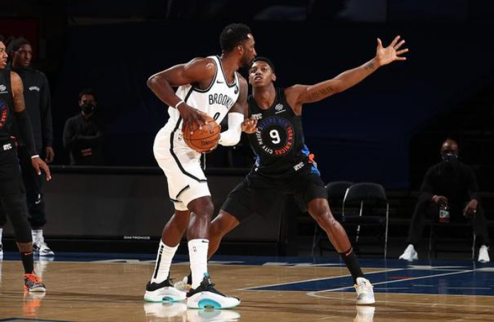里程碑夜！布鲁克林篮网回应争议，NBA常规赛清晨刷纪录，引发热议，轮换策略成焦点的简单介绍